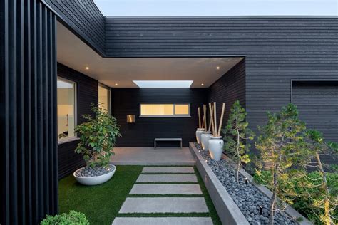16 Beautiful Modern Landscape Designs That Prove Simple Is Perfect