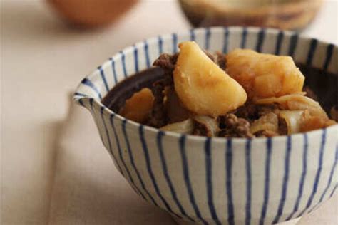 Pyaz Aloo Recipe: How to Make Pyaz Aloo Recipe | Homemade Pyaz Aloo Recipe