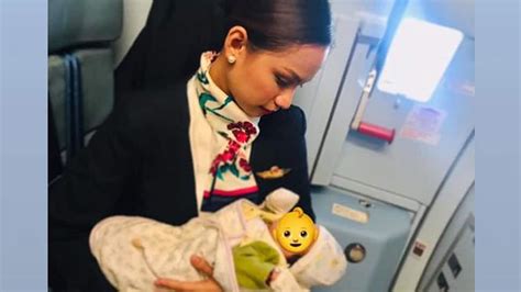 Flight attendant breastfed crying baby after mother runs out of milk ...