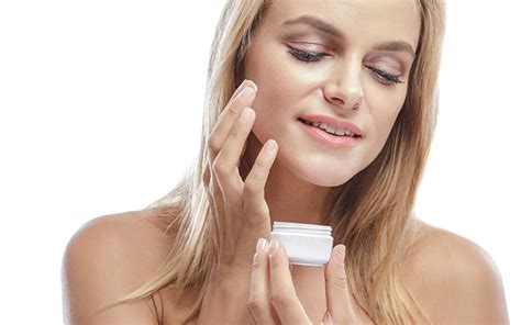 Ayurvedic Guide To Choose A Moisturizer For Oily Skin – Vedix