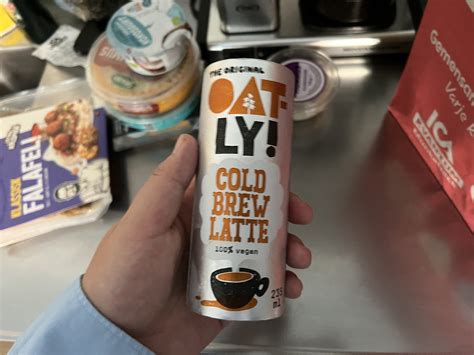 Oatly Cold Brew Latte – veganskt iskaffe - Vegojakt.se