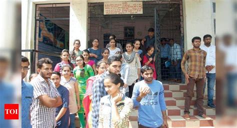 Protest at civil hospital as doctor thrashes students | Rajkot News ...