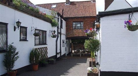 THE FOREST LODGE HOTEL (Edwinstowe) - B&B Reviews, Photos, Rate ...