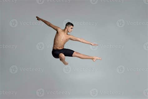 Male Ballet Dancing 的图像结果