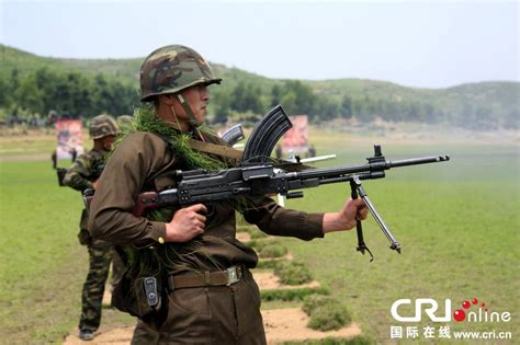 朝鲜军人参加射击训练 “美国大兵”当靶子(组图)_频道_凤凰网