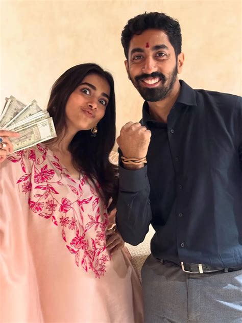 Pooja Hegde : అన్నయ్యతో పూజా హెగ్డే రాఖీ సెలబ్రేషన్స్.. ఫొటోలు ...