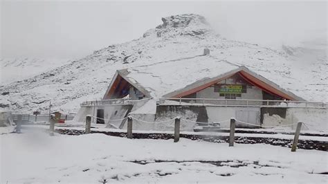 Hemkund Sahib covered with sheet snow snowfall been going three days ...
