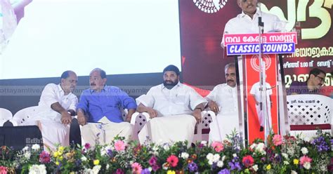 നവകേരള സദസില്‍ അവതരിപ്പിക്കുന്നത് നാടിന്റെ വികസന കുതിപ്പും മുന്നേറ്റവും ...