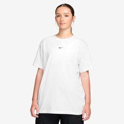 Buy Nike Sportswear Women's Oversized Short-Sleeve T-Shirt (Plus Size ...