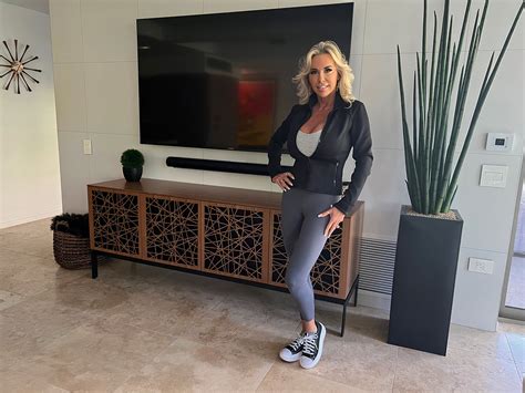 TW Pornstars - Wifey's World. Twitter. Time for quick jaunt to the gym! Have to hold it together ...