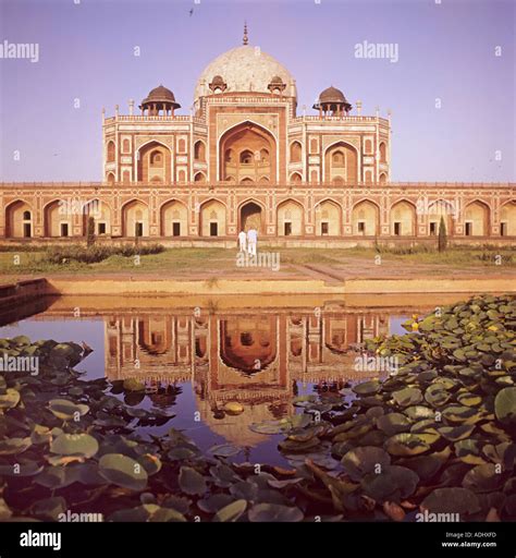 Hunuyanstomb delhi 16th c built by haji begum hi-res stock photography and images - Alamy