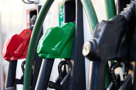 国内油价即将迎来第12涨，部分地区95汽油或重回“9元时代”_新浪新闻