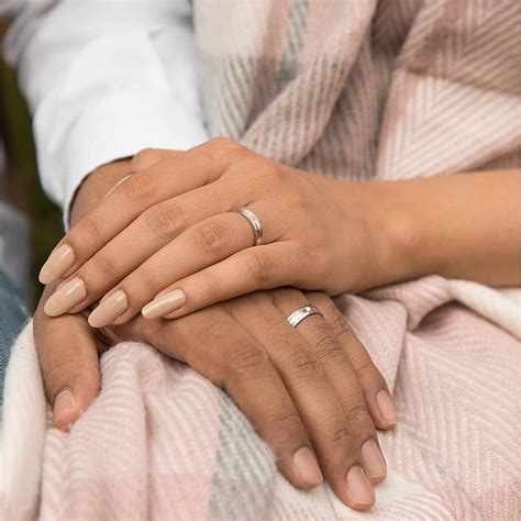 A Bunch of Classy Platinum Rings for Couples to Steal the Show