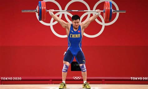 At 37, Lyu Xiaojun becomes oldest Olympic weightlifting champion