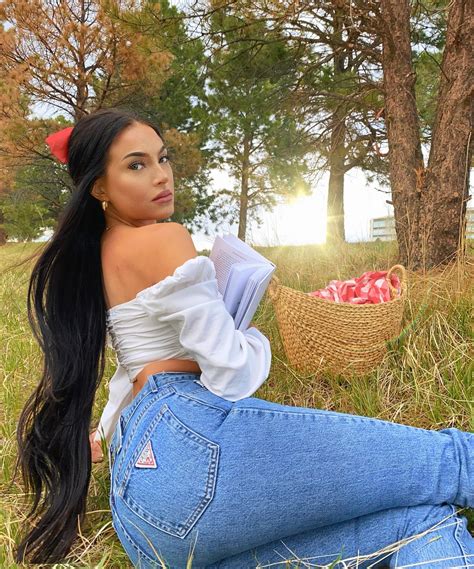 Julia Lynn Sandoval biography, 22 Photos, Age, Height, Real Name ...