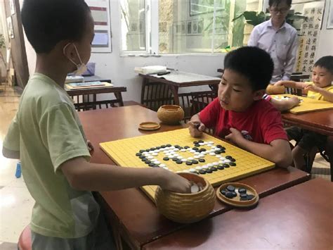 大朗开展“乐在棋中”儿童围棋兴趣班