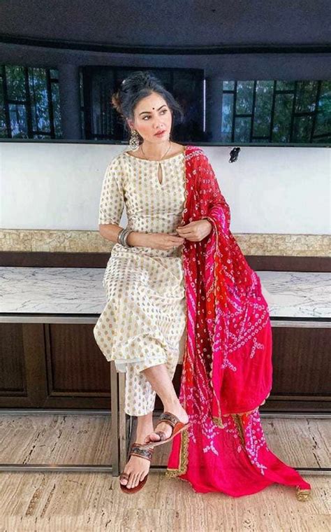 Kurtis Online - Buy Designer Kurtis & Suits for Women - Urban Wardrobe ...