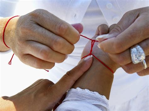 Red String Bracelet 的图像结果