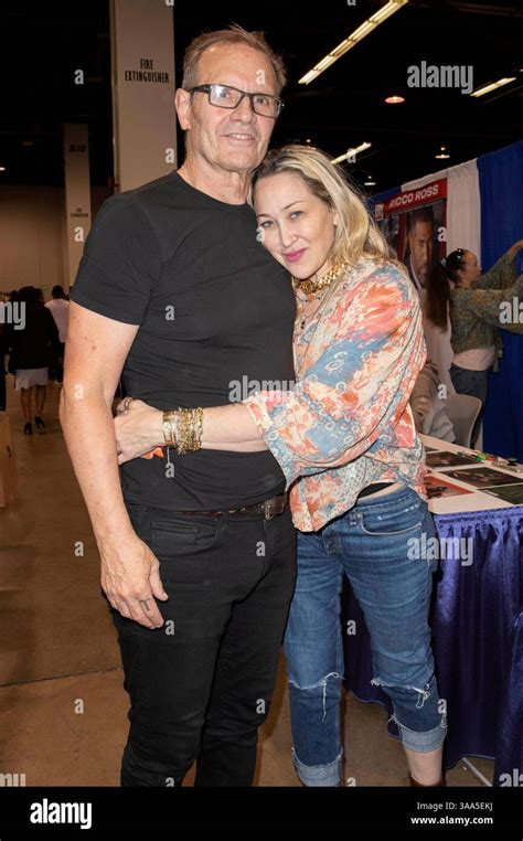 Michael Biehn mit Ehefrau Jennifer Blanc-Biehn auf der WonderCon 2025 ...