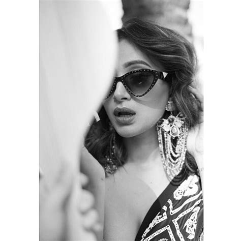 फायर बॉल Shwetha Basu की PHOTOS वायरल, साड़ी में भी दिखा ग्लैमरस अवतार ...