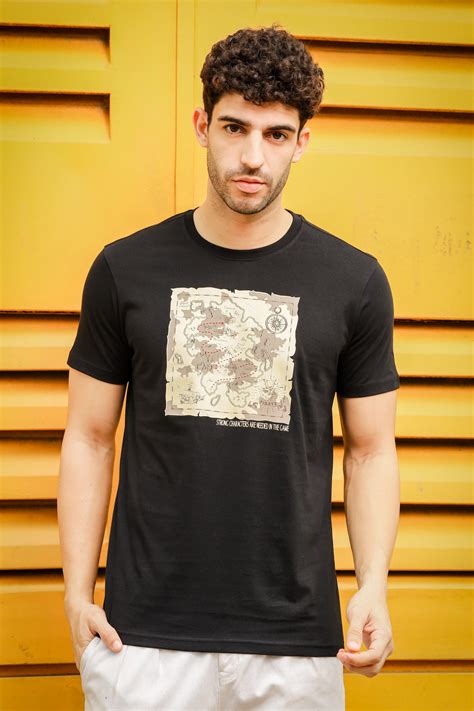 Round Neck T-Shirt - Comfortable Black Graphic Print – One Sky