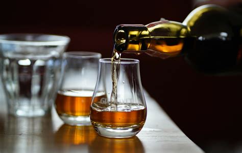 How Many Calories Are In A Shot Of Whiskey? | Saucey