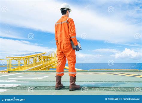 Do Oil Rig Workers Live On The Rig at Jasmine Fiorini blog