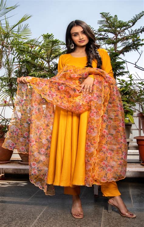 YELLOW ROSES SUIT SET – Tashi Jaipur