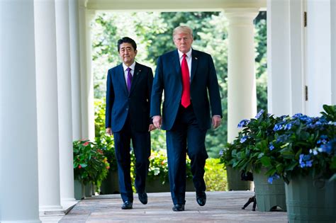 Japan's Prime Minister Skillfully Managed Trump - The New York Times