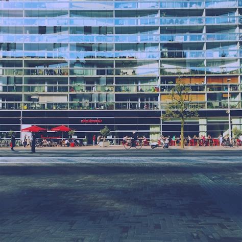 City Building Exterior 的图像结果