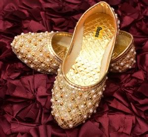 Onesu Girls Slip on Jutis Price in India - Buy Onesu Girls Slip on ...