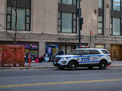 Man shot in leg on Bronx street corner, suspect at large