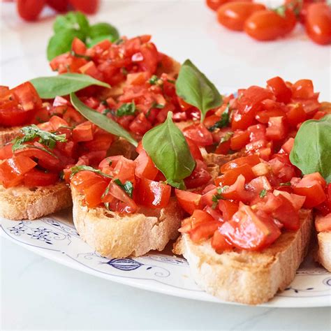 Bruschetta Rezept - mit Tomaten - Gustinis Feinkost Blog