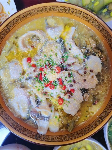 最美味的酸菜鱼火锅做法大全，全家人吃起暖洋洋！