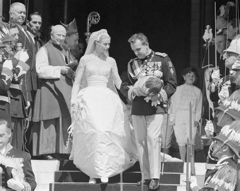 Revisiting Grace Kelly’s Iconic $623,000 Wedding Dress for her Royal ...