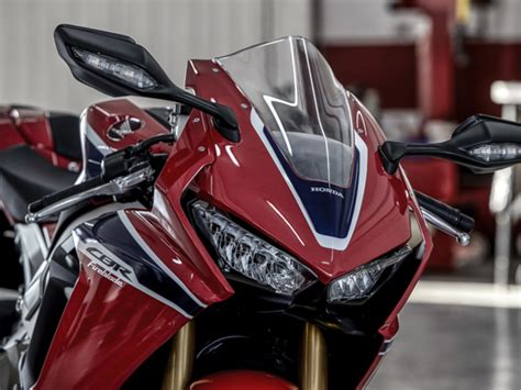 Image gallery: Honda CBR1000RR Fireblade - Overdrive
