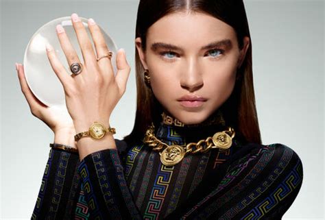 Advertising Campaigns : news and updates on the luxury House | VERSACE