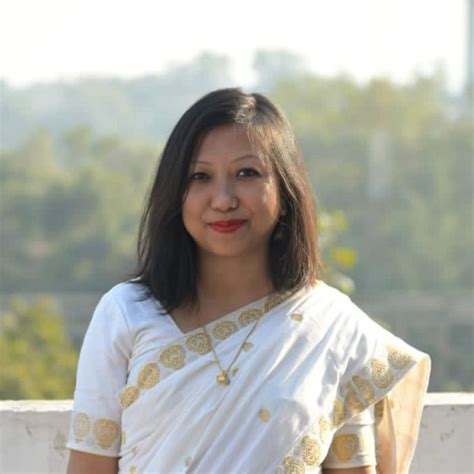 Top 10 Fashionable Cities To Live In If You're A Hardcore Shopaholic