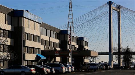Clover Island wants covered stage to boost outdoor concerts | Tri-City ...