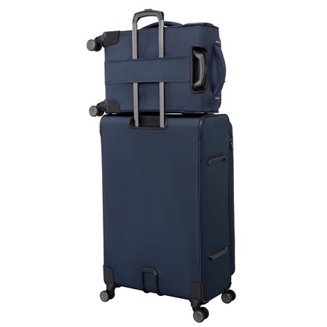 it Luggage | Teleported - Medium in Navy Berry