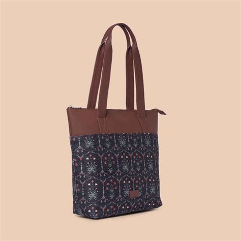 Taj Guldasta Everyday Tote bag