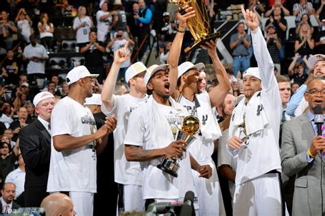 马刺官方晒比赛图片庆祝胜利-NBA新闻-NBA录像网
