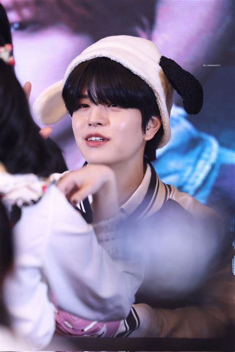 Hourly Seungmin🐶🎶 (@ksmhourly) on X in 2024 | Stray kids seungmin, Cute ...