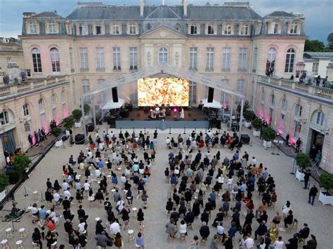 Parisian social scene - Rave at the palace: President Macron resumes ...
