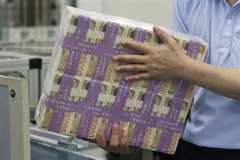 Yen (JPY USD) Swings After BOJ Adjusts Yield Curve Control (YCC ...