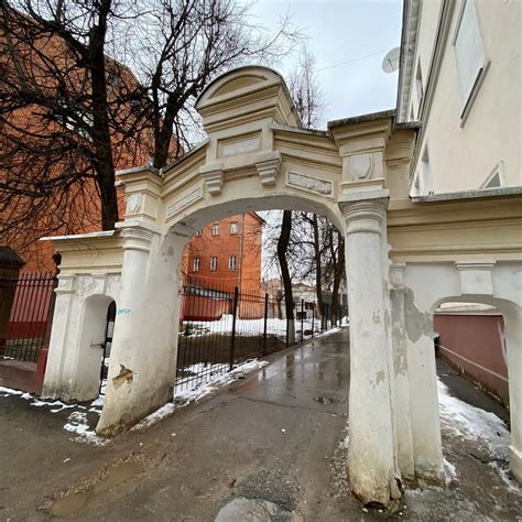 Gate at the Building (Smolensk) - 2022 Alles wat u moet weten VOORDAT ...