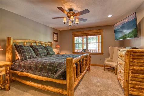 Pigeon Forge Cabin Rental - Black Bear Cinema #4819 - 5 bedroom