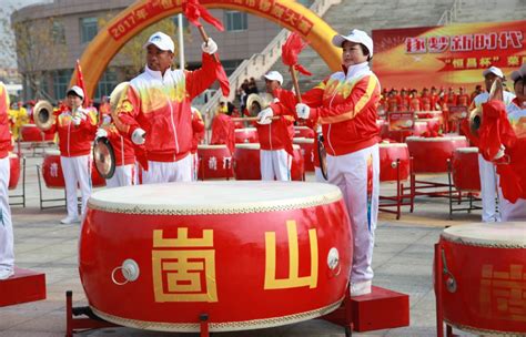 集红包、敲锣鼓、舞龙狮……闵行小囡活动中体验传统习俗-教育频道-东方网