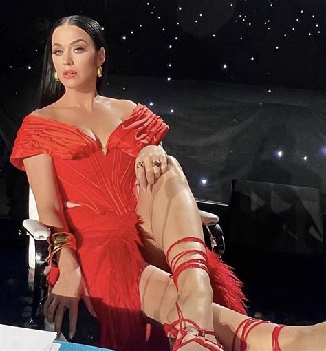 Katy-Perry-Leg-Show on Tumblr