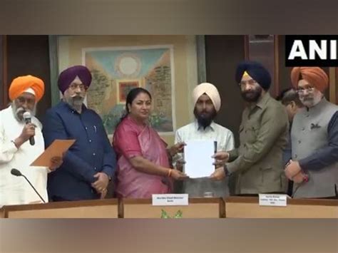 Delhi CM, Minister Sirsa hand over job letters to family members of ...